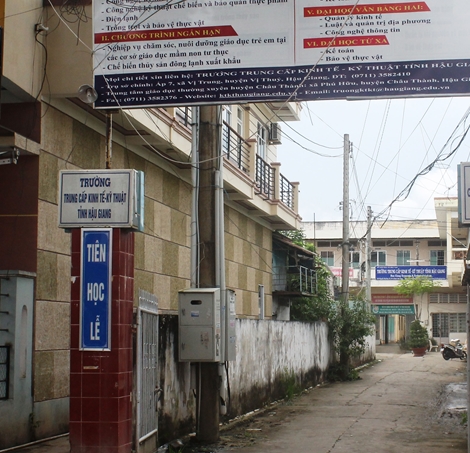 Giả chữ ký hiệu trưởng, nữ thủ quỹ chiếm dụng trên 800 triệu đồng