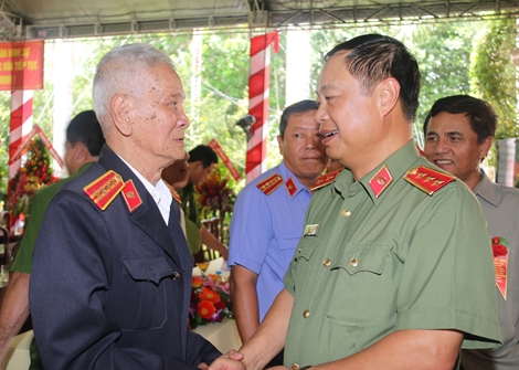Trại giam Phước Hòa đón nhận Huân chương Bảo vệ Tổ quốc hạng Ba