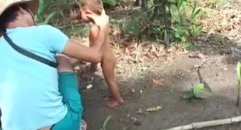 Tạm giữ 3 người liên quan đến vụ em bé bị hành hạ dã man