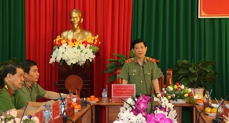 Thứ trưởng Nguyễn Văn Sơn kiểm tra công tác tại Trại giam Định Thành 