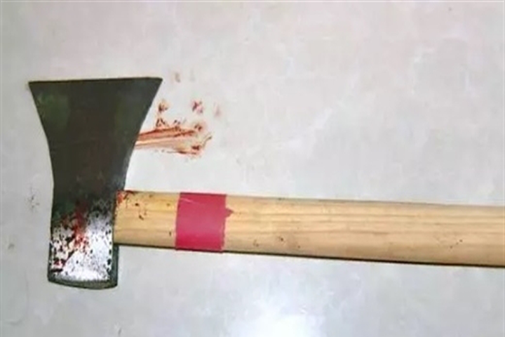 Sang mượn búa hàng xóm rồi nổi điên chém gục 2 vợ chồng chủ nhà