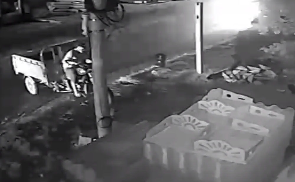 Nửa đêm… chạy xe tải đi trộm xe ba gác 