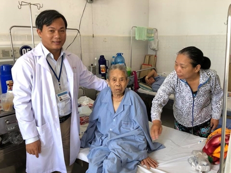 Cứu sống cụ bà 90 tuổi bị sốc nhiễm trùng đường mật nặng