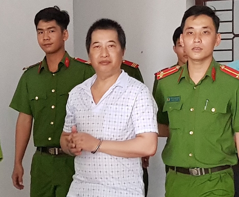 12 năm tù cho thủ kho “ăn” 2.660 bao phân bón 