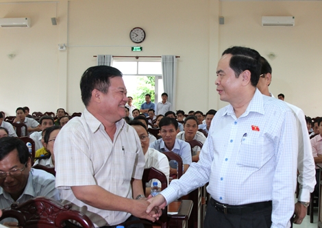 Bám sát, thường xuyên lắng nghe ý kiến nhân dân