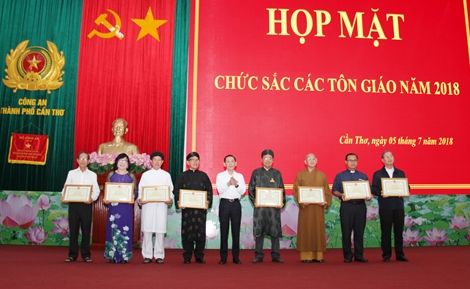 Công an TP Cần Thơ họp mặt chức sắc tôn giáo năm 2018