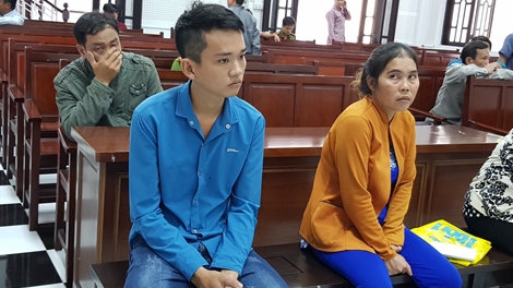 Thiếu nữ bị hiếp dâm khi xem hát đám cưới