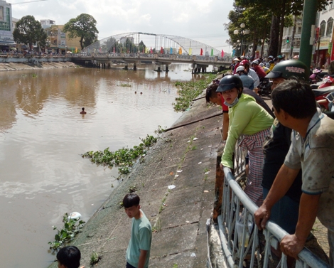 Nữ sinh lớp 9 ở Sóc Trăng nhảy sông tự tử trước năm học mới