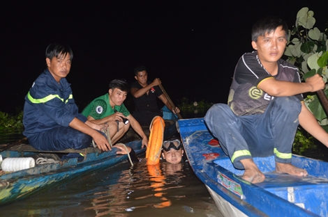 Bé gái 3 tuổi rơi xuống sông mất tích ở Sóc Trăng