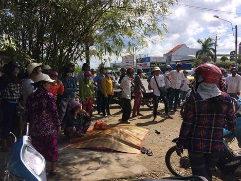 Va chạm với taxi, người phụ nữ bị xe ngược chiều tông tử vong