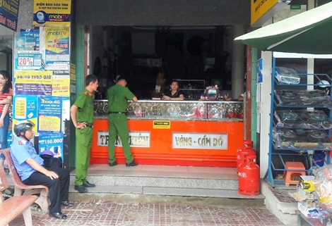 Vờ mua vàng rồi cướp giật
