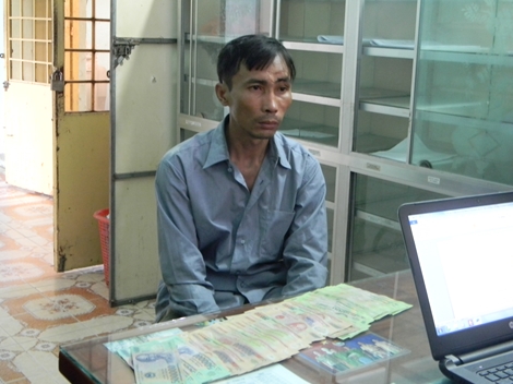 Đến đám tang nhậu… rồi trộm tiến phúng điếu