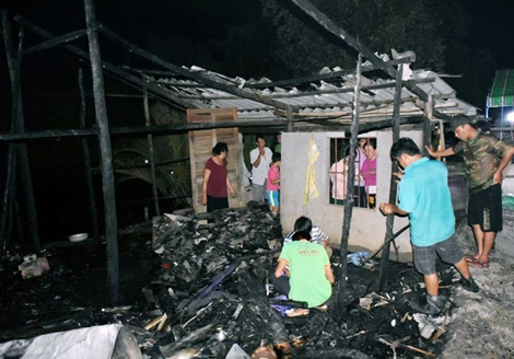 Bé gái bại liệt ở nhà một mình tử vong thương tâm do cháy nhà