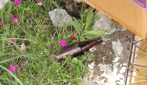 Nam thanh niên dùng vỏ chai bia ném trộm tử vong