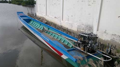 Vỏ lãi va chạm với ghe chở hàng, một người tử vong