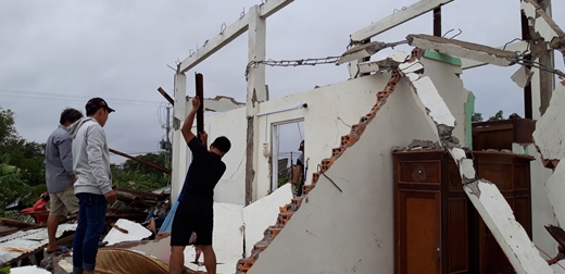 Lốc xoáy ở Bạc Liêu khiến nhiều nhà dân bị sập