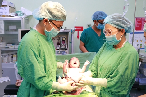 Đón những “thiên thần” cất tiếng khóc chào đời vào thời khắc giao thừa 