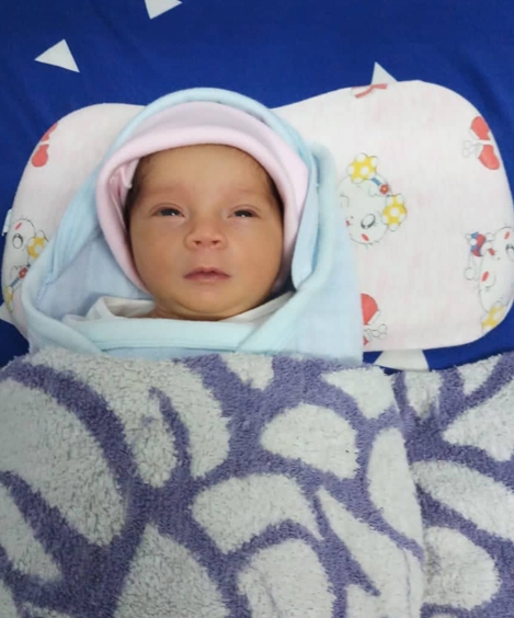 Gia đình bé gái bị bỏ rơi gửi đơn đòi lại con