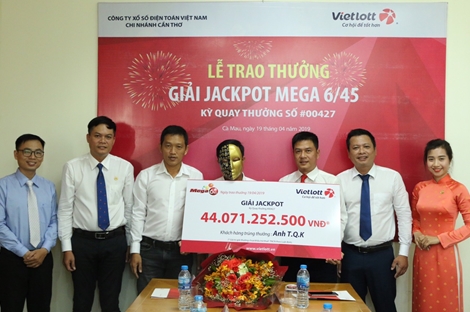 Nông dân nuôi tôm ở Cà Mau trúng Vietlott trên 44 tỷ đồng