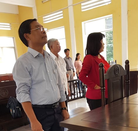 Cựu Hiệu trưởng cùng thuộc cấp nhận án tù do “ăn chia” tiền học phí