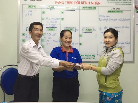 Nhân viên vệ sinh trả lại gần 40 triệu đồng cho người nhà bệnh nhân