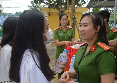 Những phần cơm ấm lòng sĩ tử mùa thi 2019