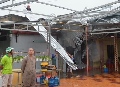 Lốc xoáy gây thiệt hại ngôi chùa ở Bạc Liêu 