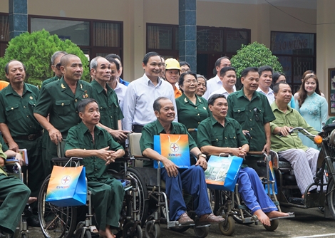 Tổng công ty Điện lực miền Nam tri ân người có công, gia đình chính sách