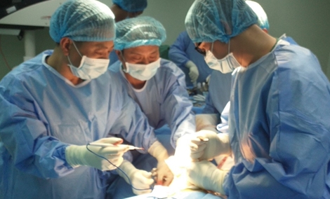 Thay khớp háng thành công cho cụ ông gần trăm tuổi