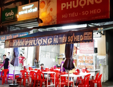 Khởi tố nguyên Xã đội trưởng đập vỡ kính xe biển xanh