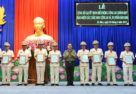 2 nữ Công an Cà Mau tự nguyện đăng ký về công tác tại xã