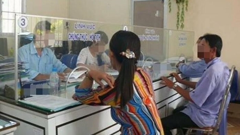 Điều chuyển cán bộ một cửa “hành dân” khi làm giấy tờ