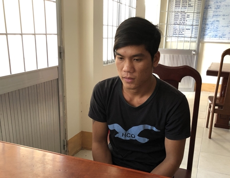 Người phụ nữ chạy xem ôm gặp phải tên cướp