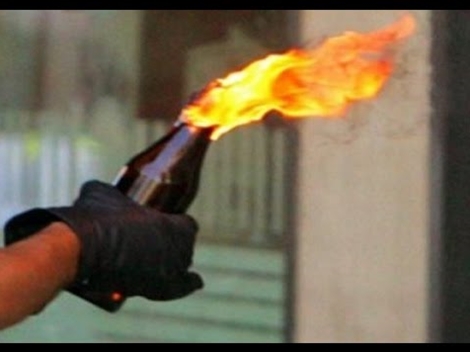 Mâu thuẫn đi chơi Tết, ném "bom xăng" trả thù khiến bé gái bị bỏng 