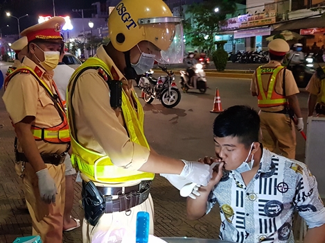 Sáng kiến mới của CSGT Công an Sóc Trăng trong  kiểm tra nồng độ cồn