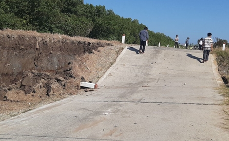 Đê biển Tây tiếp tục sụt lún nghiêm trọng