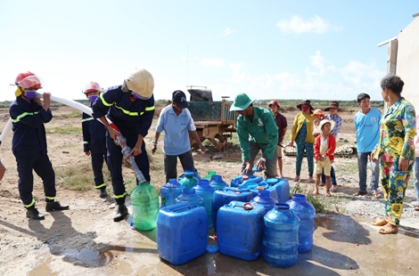 Những giọt nước nghĩa tình trong mùa hạn, mặn 