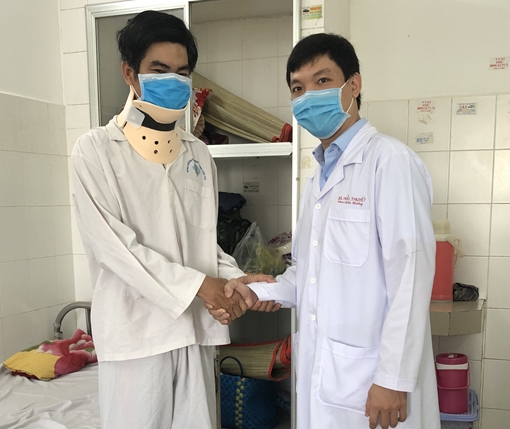 Lần đầu tiên thực hiện thành công thay đĩa đệm nhân tạo cột sống cổ