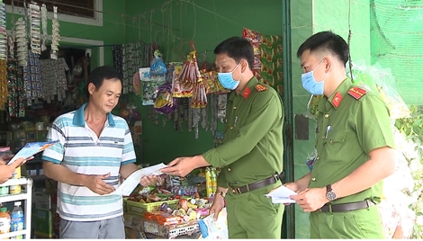 Công an Bạc Liêu tuyên truyền phòng chống dịch COVID-19 trong dân cư