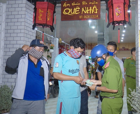 Chủ quán nhậu cố tình vi phạm Chỉ thị 16 của Thủ tướng