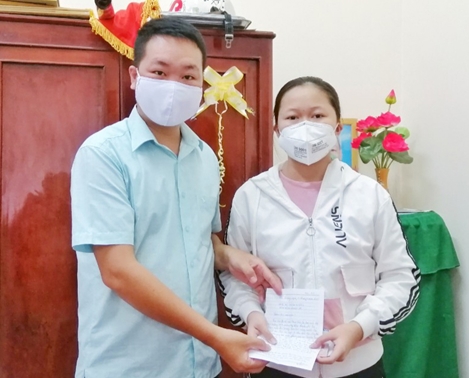 Nữ sinh lớp 7 mổ heo đất ủng hộ phòng chống COVID-19