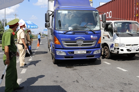 Cắm chốt 24/4 kiểm tra y tế tại cửa ngõ ra, vào Tây Đô