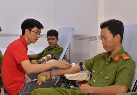 Công an tỉnh Cà Mau hưởng ứng hiến máu tình nguyện