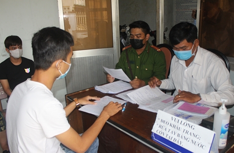 Xử phạt 13 người tụ tập trong thời điểm cách ly xã hội