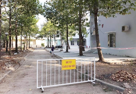 Người bán hàng rong cho bệnh nhân COVID-1 âm tính lần 1