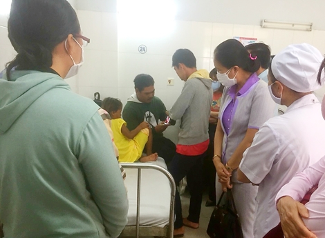 Bé gái 6 tuổi bị cha đánh đập tàn nhẫn đã xuất viện