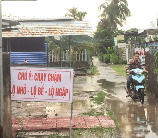 Bị mời lên làm việc… vì làm biển cảnh báo đường hư