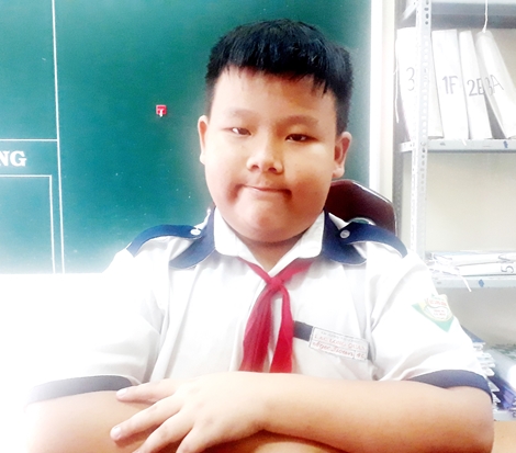 Nam sinh lớp 4 trả lại tiền cho người đánh rơi