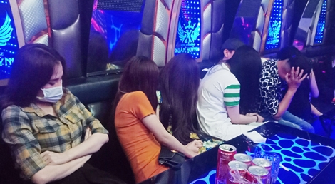 41 đối tượng vào quán karaoke chơi ma túy