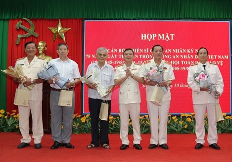 Công an Sóc Trăng gặp mặt Kỷ niệm 75 năm ngày truyền thống CAND